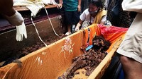 Seluruh warga Buntu Pune yang memiliki makam leluhur di sini hadir dan ikut dalam tradisi ini.  (Herson/Istimewa)