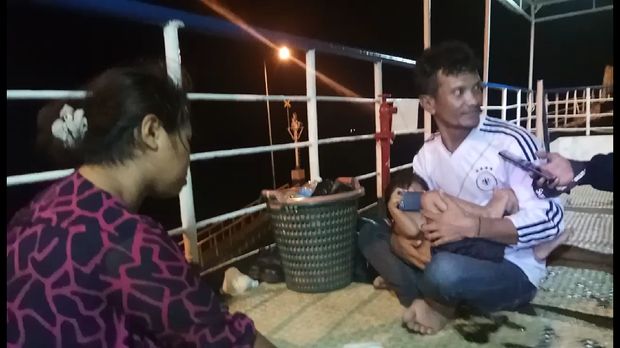 Air Laut Surut, Pemudik Terlantar di Dermaga Bajoe Bone