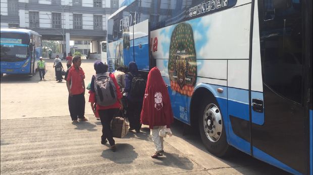 Para pemudik di Terminal Rawamangun kebanyakan bertujuan kota-kota di Pulau Sumatera.