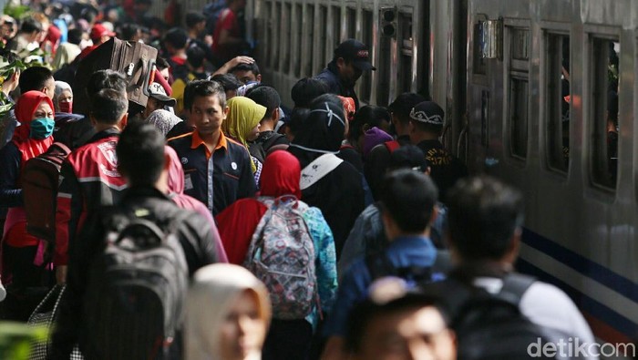 Beragam Ritual PJKA yang Membuat Jumat Jadi Hari Paling Dinantikan