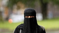 Diketahui, pemakaian burqa dilarang di Sri Lanka karena pada 2019 terjadi pemboman gereja dan hotel oleh militan Islam. Peristiwa itu menewaskan lebih dari 250 orang. Getty Images.