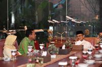 Rommy dan Habibie berbincang akrab.