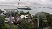 Ada juga Skyline Luge yang bisa dinaiki Traveler untuk melihat Sentosa dari ketinggian (Bona/detikTravel)