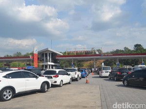 Pemudik Istirahat di Rest Area Tol Palikanci, Hati-hati Pemalakan