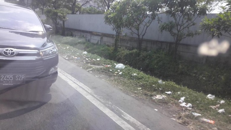 Sampah Berserakan di Tol, KLHK Siapkan Solusi untuk Mudik Tahun Depan Sampah Berserakan di Tol, KLHK Siapkan Solusi untuk Mudik Tahun Depan