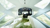 Kereta mewah di Jepang ini bernama Shiki-Shima. Kereta ini memiliki fasilitas mewah dengan pelayanan prima. Lihat saja area lounge kereta ini. Istimewa/JR East/Japan Railway Company.