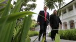 Melihat Lagi Momen Akrab Trump-Kim Jong Un Jalan-jalan di Taman