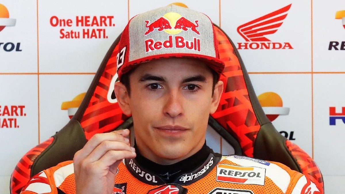 Marc Marquez kesal melihat Spanyol tersingkir dari Piala Dunia 2018 (Foto: Gonzalo Fuentes/Reuters)