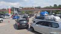 Salah satunya Tol Cikopo-Palimanan (Cipali) ketika mulai mengalami kepadatan maka kendaraan dialihkan ke Pantura.