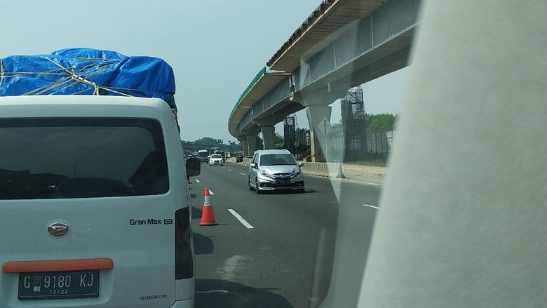 Pemudik Sebut Contraflow Tol Cikampek Lebih Macet, Ini Kata Jasa Marga Pemudik Sebut Contraflow Tol Cikampek Lebih Macet, Ini Kata Jasa Marga
