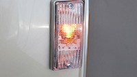 Duo Bel membuat lampu sen dari kursi Vespa ini tetap berfungsi. Istimewa/Boredpanda.