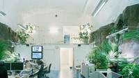 Dinding dari ruang kantor ini merupakan batu asli sehingga tekesan seperti dalam film fiksi ilmiah dan James Bond tahun 1970-an. Foto: Dok. Albert France-Lanord Architects (AF-LA)