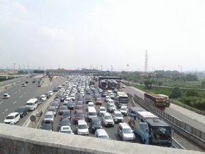 Urai Macet, Arus Menuju Cikarang Utama Dialihkan ke Cikarang Barat