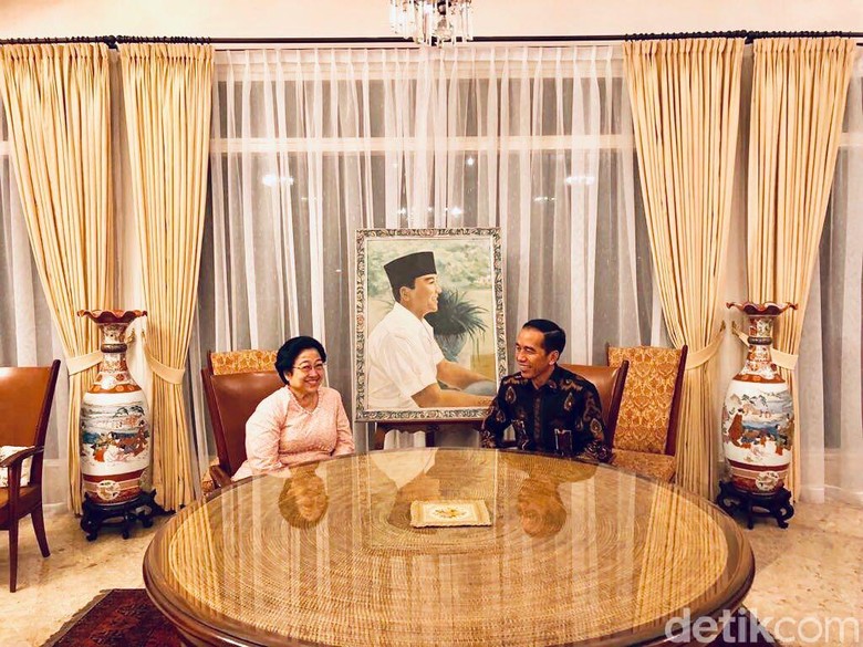 Mega Sajikan Es Kelapa Merah-Putih untuk Jokowi, Ini Makna Khususnya Mega Sajikan Es Kelapa Merah-Putih untuk Jokowi, Ini Makna Khususnya
