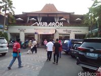 Pemudik Berburu Makanan Jenang di Kudus