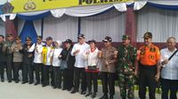 Rombongan para pejabat meninjau jalur mudik.