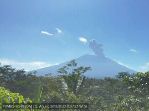 Gunung Agung Erupsi Lagi, Tinggi Kolom Abu 5,1 Km