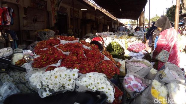 Jelang Lebaran, Harga Bunga di Bandungan Melonjak 12 Kali Lipat