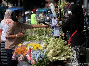 Jelang Lebaran Pedagang Bunga Kian Menjamur