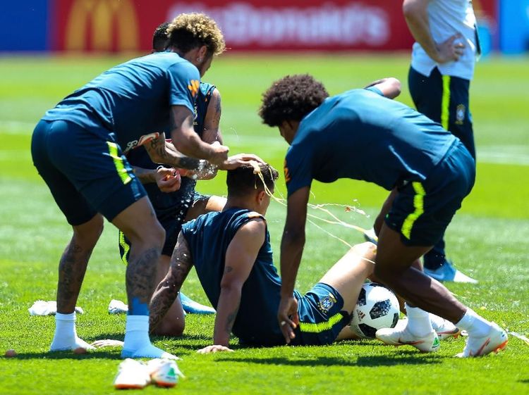 Ketika Coutinho Jadi Korban Ceplok Telur di Sesi Latihan Brasil