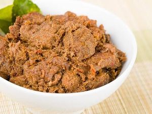 Perhatikan 6 Hal Ini Saat Beli Daging Sapi untuk Rendang