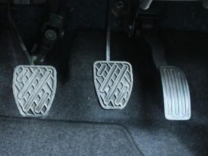 Harga Lebih Murah, Orang Indonesia Masih Suka Mobil Manual
