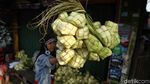 Penjual Ketupat Lebaran Ramai Diserbu Pembeli
