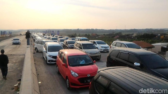 Macet di Jembatan Kalikuto (Roby-detikcom) Macet di Jembatan Kalikuto (Roby-detikcom)