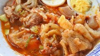 Wih tampilannya sungguh menggoda. Batagor dan telur rebus dengan siraman kuah yang gurih pedas. Mau coba? Foto: Instagram @ngunyahberdua