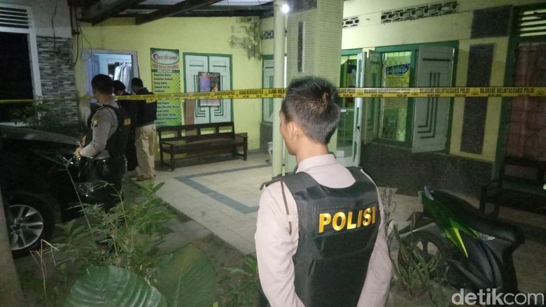 Densus 88 Gerebek Rumah di Blitar, 2 Orang Diamankan Densus 88 Gerebek Rumah di Blitar, 2 Orang Diamankan