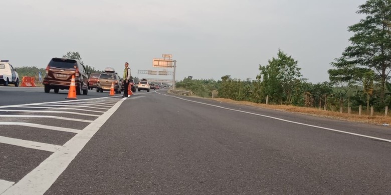 Arus Mudik di Tol Cipali Siang Ini Lancar Arus Mudik di Tol Cipali Siang Ini Lancar