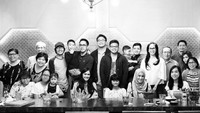 Makan malam bersama keluarga dan teman-teman terdekat, jadi cara Alyssa untuk mempererat tali silaturahmi. Foto: Instagram @ichasoebandono