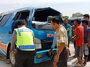 Penumpang Minibus Terguling di Tol Pejagan Alami Luka Ringan