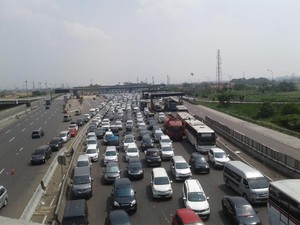Puncak Arus Mudik, GT Cikarang Utama Macet 10 Km