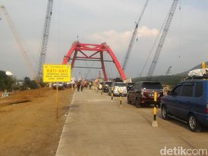 Jembatan Kalikuto Dibuka 1 Lajur, Lalu Lintas Macet