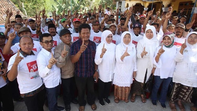 Petani Desa di Mataraman Deklarasi Dukung Khofifah-Emil Petani Desa di Mataraman Deklarasi Dukung Khofifah-Emil