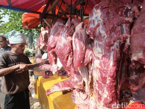 Pedagang Daging Musiman Mulai Menjamur Jelang Lebaran