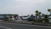 Kendaraan mengantre untuk melintasi GT Cikarang Utama (Foto: Sabilla Dhestu/CNNIndonesia)