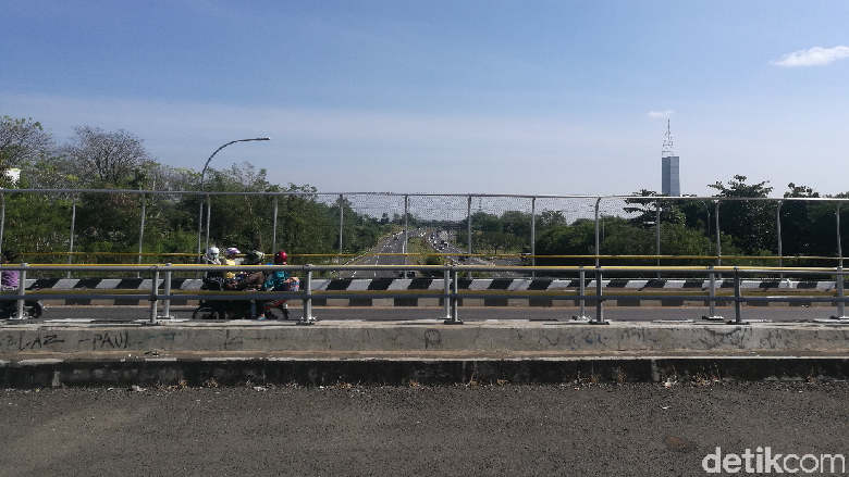 Antimainstream! Aris Mudik ke Luragung Naik Mobil Tanpa Lewat Tol Antimainstream! Aris Mudik ke Luragung Naik Mobil Tanpa Lewat Tol
