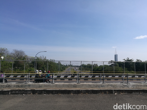 Antimainstream! Aris Mudik ke Luragung Naik Mobil Tanpa Lewat Tol