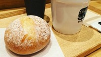 Nah, kalau ini menu yang dimakan pria kelahiran 19 Oktober 1968 saat berada di Tokyo. Ada sup dan satu buah roti di sana. Foto: Instagram yayanruhian