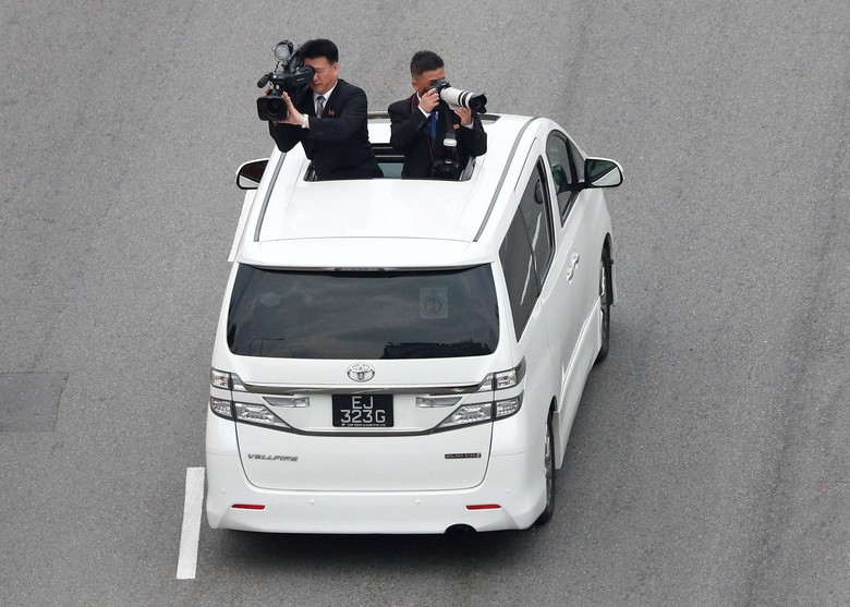 Kameramen di konvoi mobil Kim Jong Un. Foto: Dok. Reuters Kameramen di konvoi mobil Kim Jong Un. Foto: Dok. Reuters