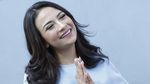 Vanessa Angel Cantik Berkaftan Biru