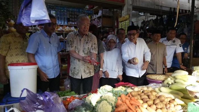 Menteri Perdagangan Enggartiasto Lukita Blusukan di Makassar/Foto: Ibnu Munsir Menteri Perdagangan Enggartiasto Lukita Blusukan di Makassar/Foto: Ibnu Munsir