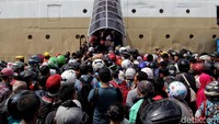 Begini suasana aktivitas pemudik di Pelabuhan Tanjung Priok, Jakarta Utara, Rabu (13/6/2018).