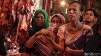 Walaupun begitu, para pembeli tetap membawa pulang daging untuk diolah menjadi kudapan lebaran.
