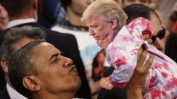 Digendong manja oleh Obama. Foto: Internet