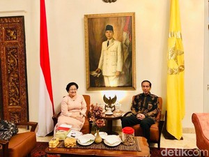 Selain Es Kelapa, Mega Juga Beri Buku Keislaman Bung Karno ke Jokowi