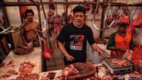 Kenaikan tersebut telah berlangsung sejak kemarin. Namun ia tidak mengetahui penyebabnya.