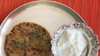 “Perfect Sunday breakfast,” kata Preity yang memberi tagar alooparantha & dahi untuk sajian ini. Kelihatan enak dan sehat ya! Foto: Instagram realpz